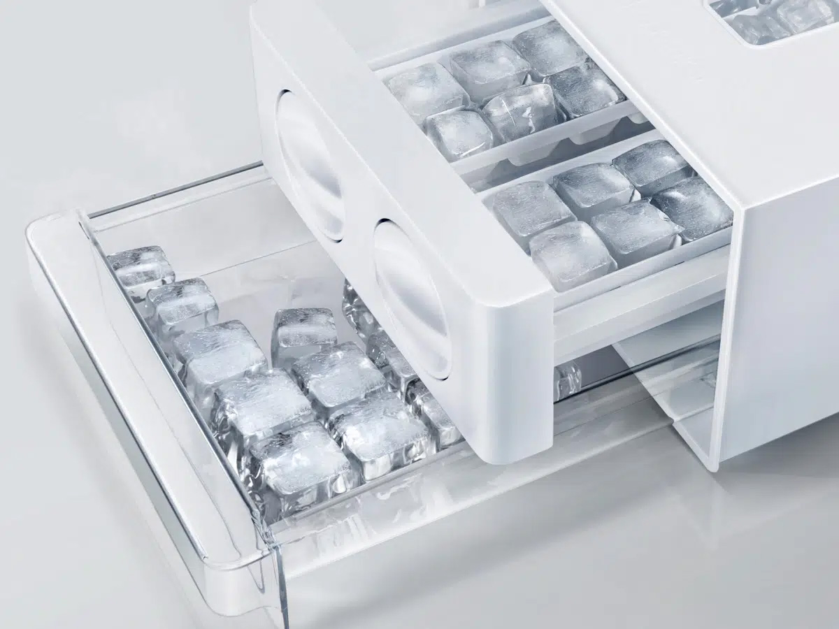 Fixed Twist Ice Maker