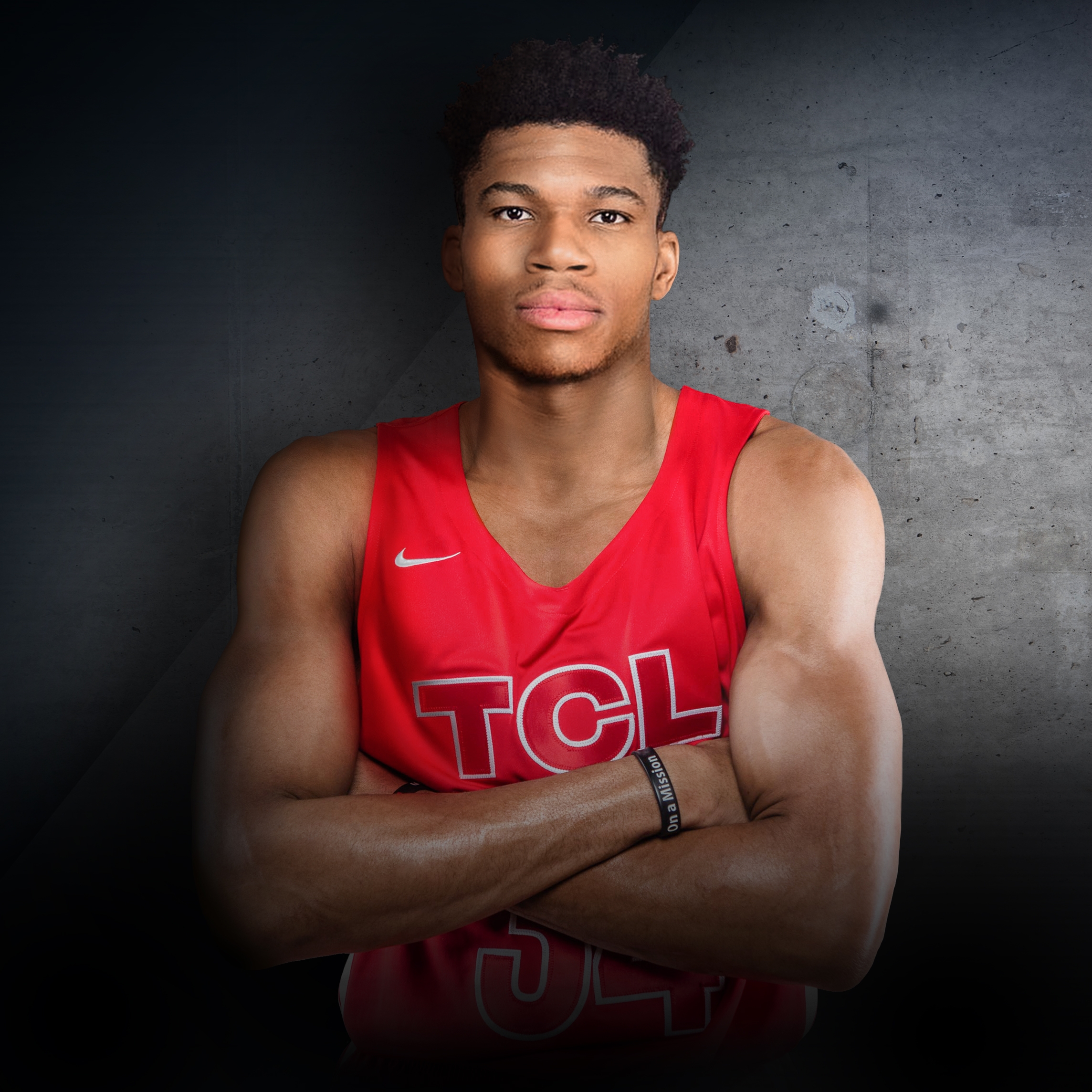 TCL schließt globale Partnerschaft mit NBA-Star Giannis Antetokounmpo