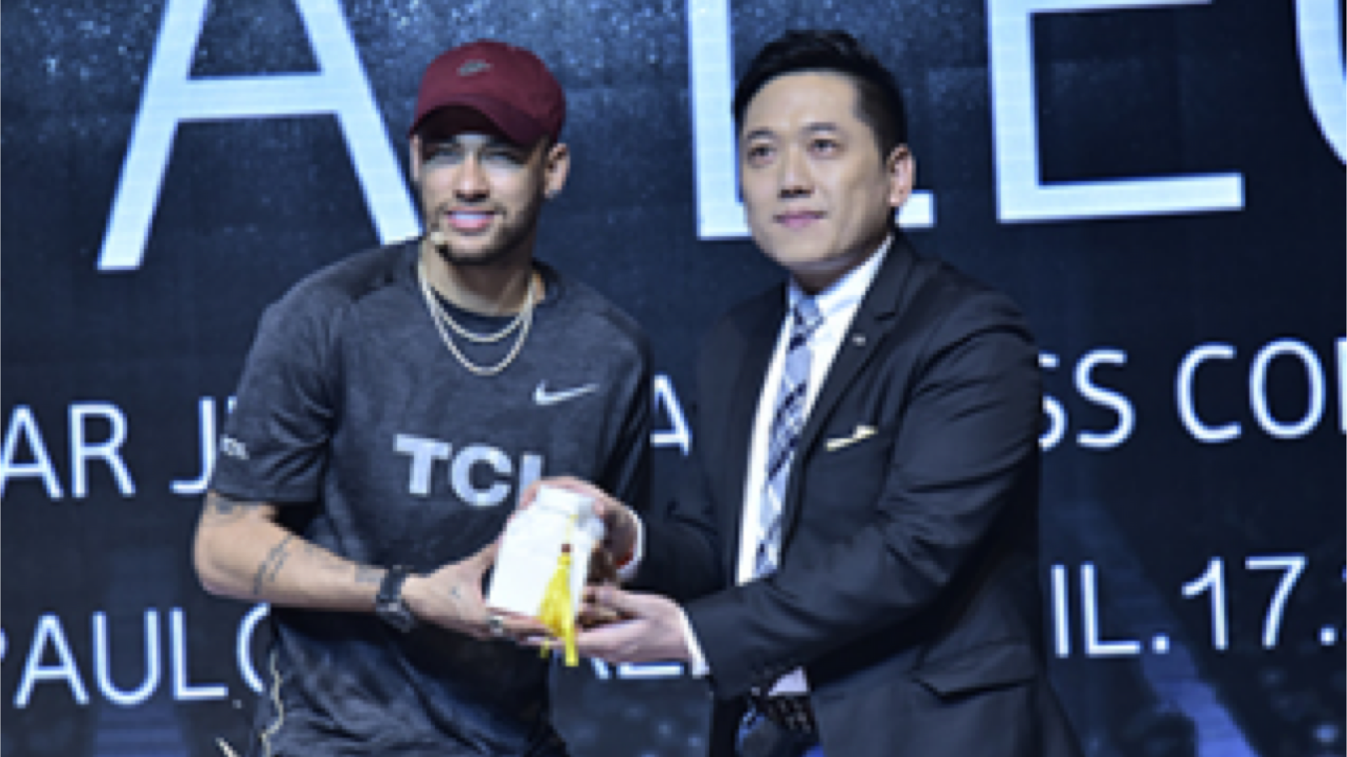 Неймар дебютирует в качестве амбассадора бренда TCL на презентации в родном Сан-Паулу.