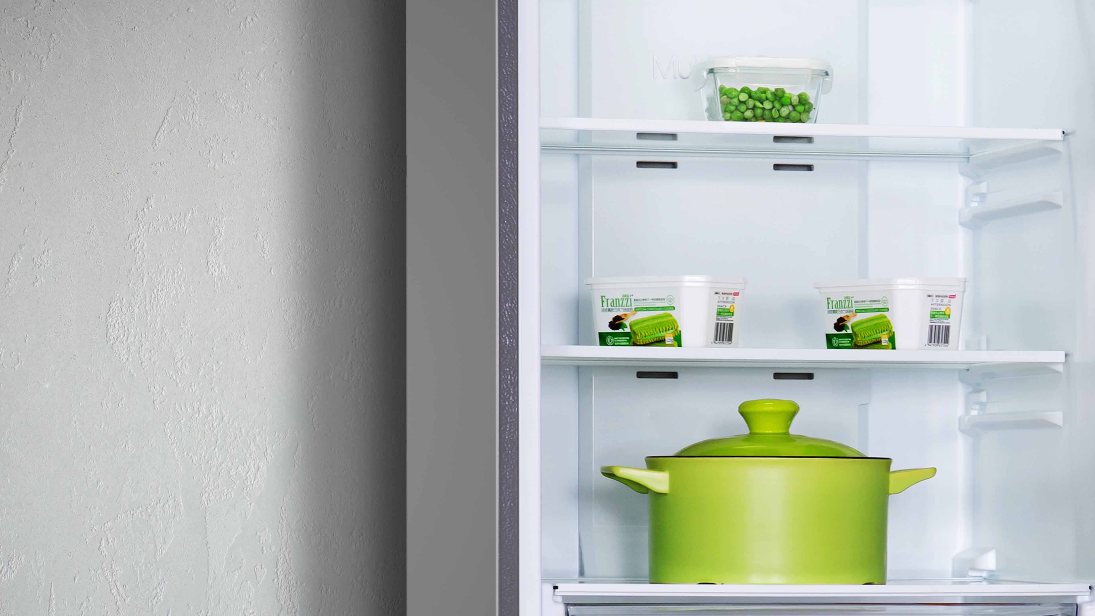 Height-adjustable shelf to organize storage space according to your needs