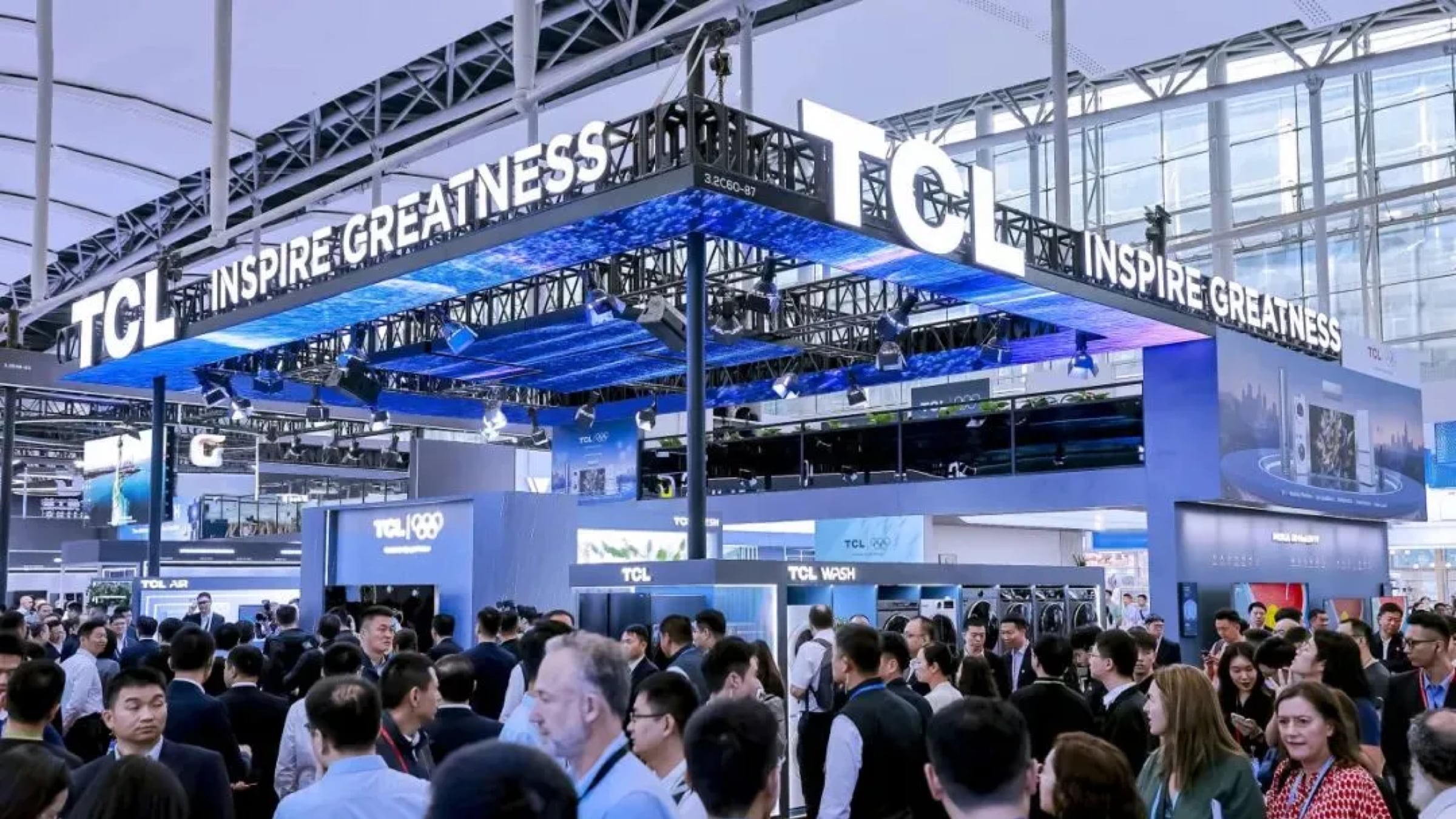 国务院副总理何立峰参观TCL广交会展区